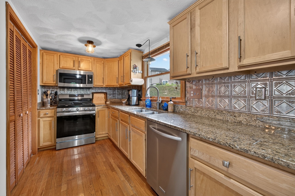4 Jeffrey Road Billerica, MA 01821 - Photo 17 of 41 Gallery Image 17