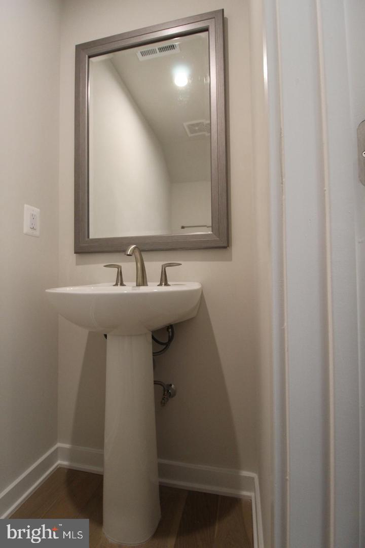 22383 Roanoke Rise Terrace Ashburn, VA 20148 - Photo 14 of 41 a bathroom with a sink and mirror