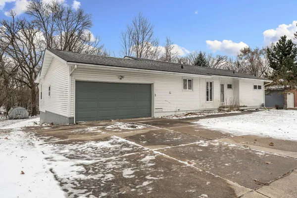 $135,000 | 2010 11th Avenue Northeast, Austin, MN 55912