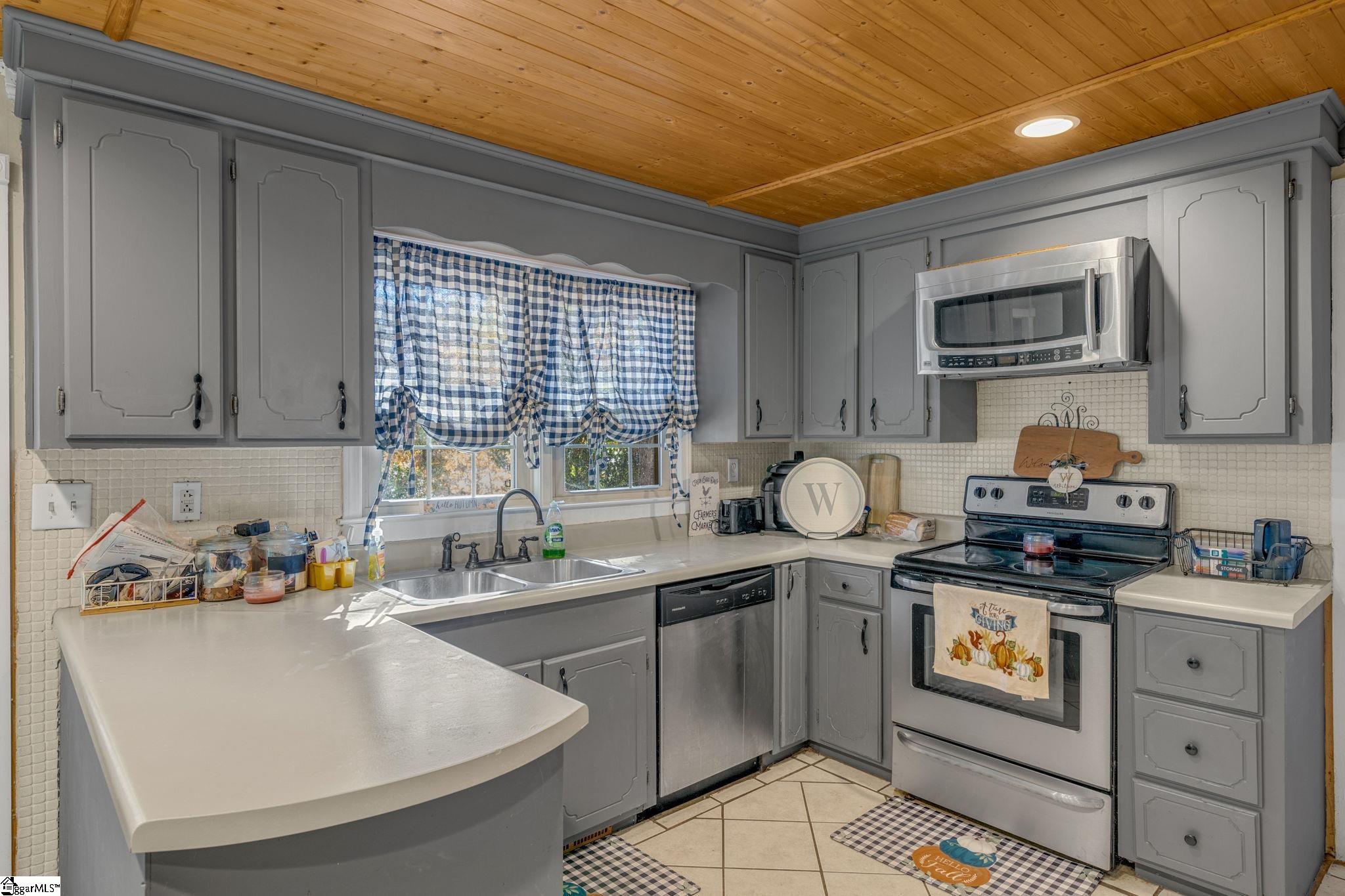 927 Shady Grove Road Pickens, SC 29671 - Photo 12 of 36 Gallery Image 12