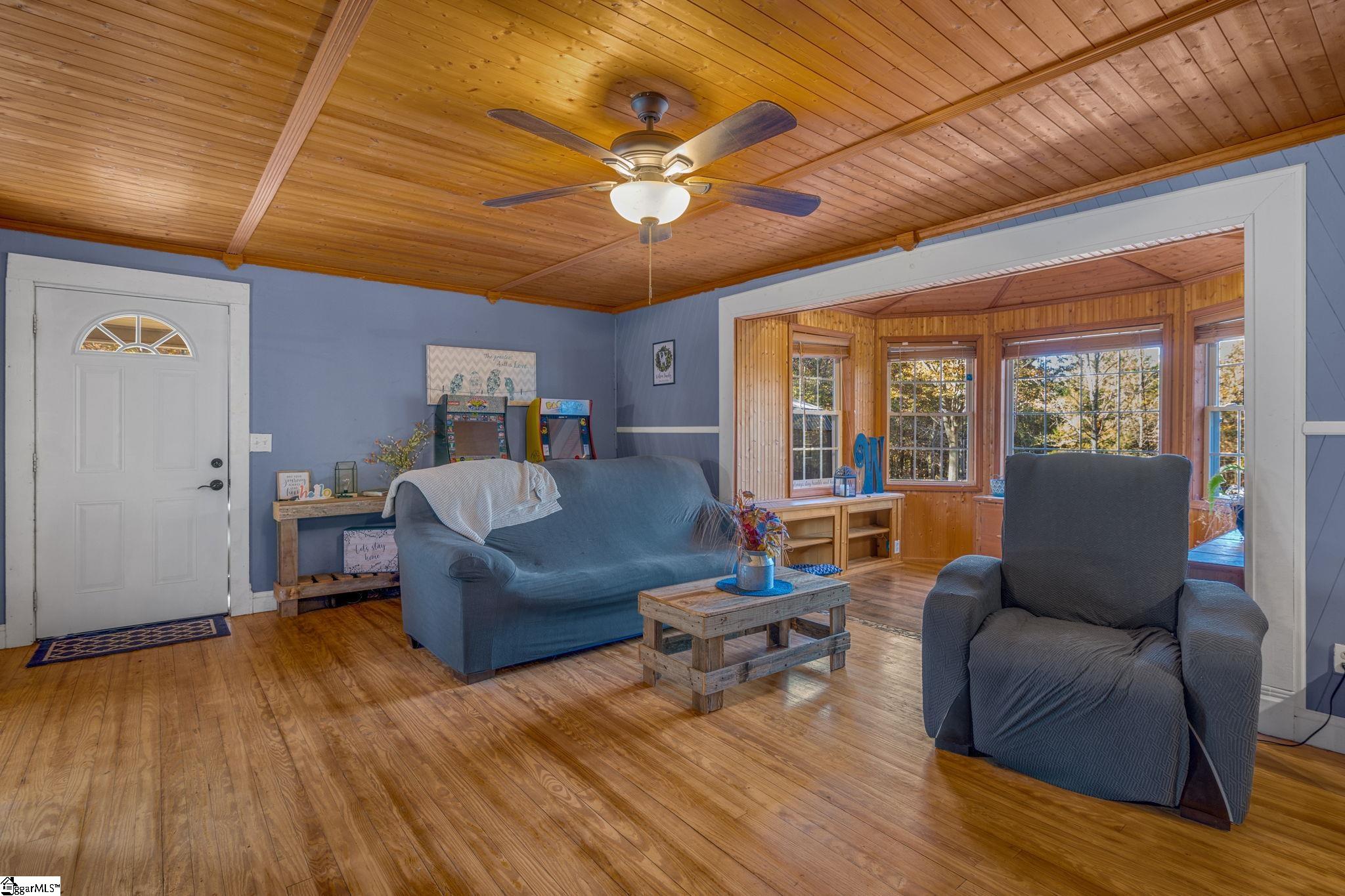 927 Shady Grove Road Pickens, SC 29671 - Photo 7 of 36 Gallery Image 7