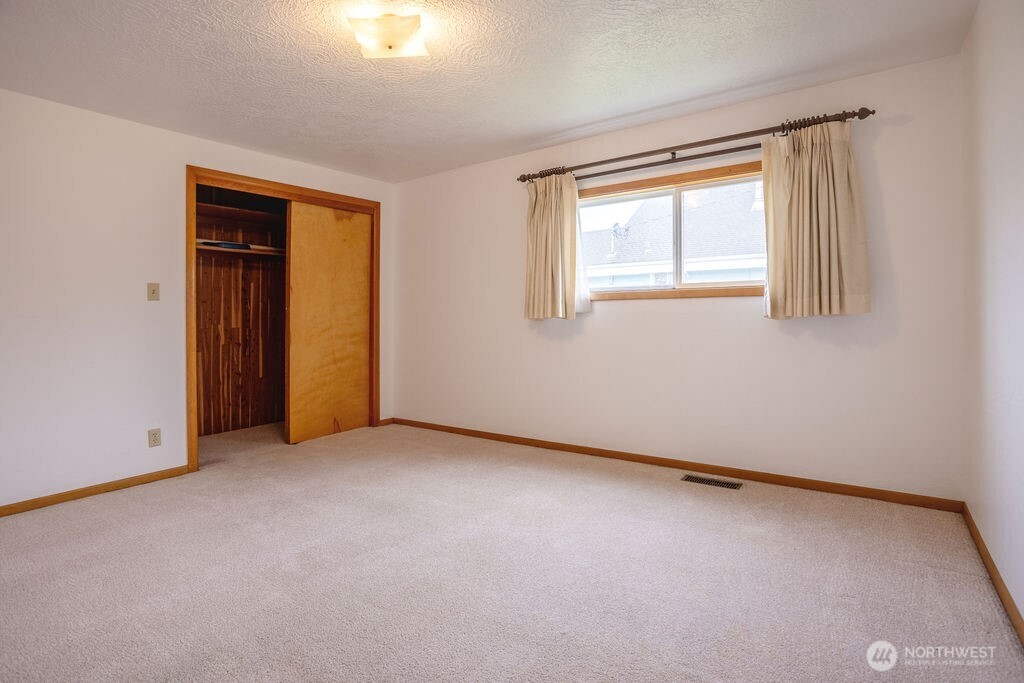 2209 42nd Avenue Longview, WA 98632 - Photo 13 of 29