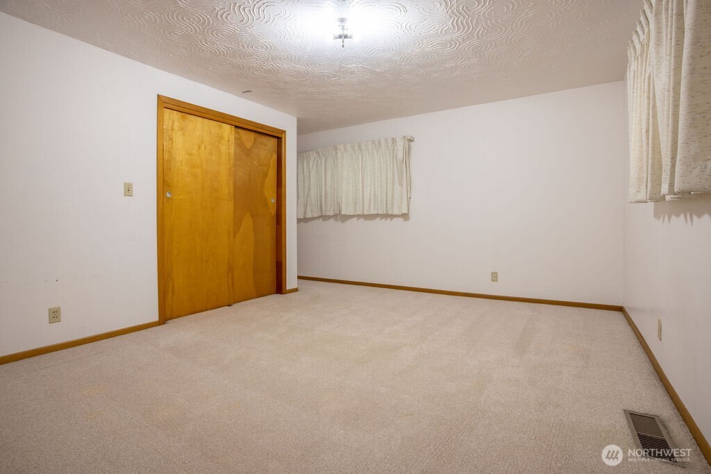 2209 42nd Avenue Longview, WA 98632 - Photo 8 of 29