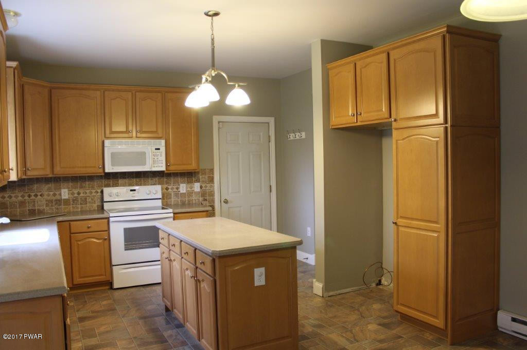 129 Oak Hill Road Hawley, PA 18428 - Photo 4 of 33