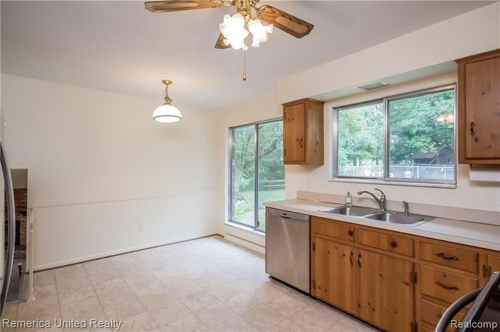 36203 Paddleford Road Farmington Hills, MI 48331 - Photo 12 of 42