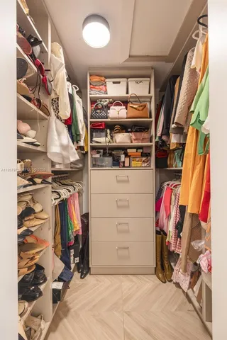 a view of a back yard