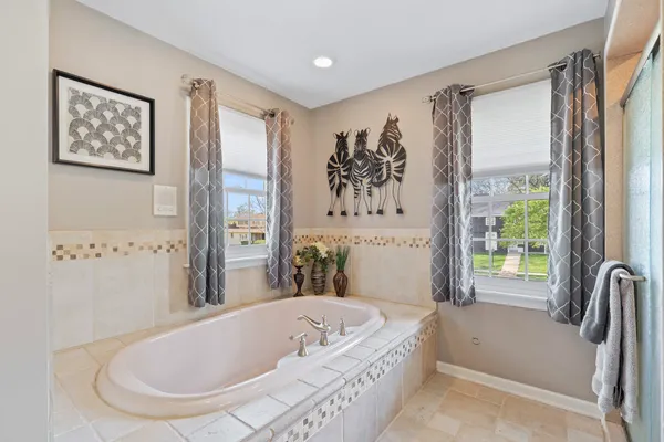 $525,000 | 2245 Tanglewood Drive, Aurora, IL 60506