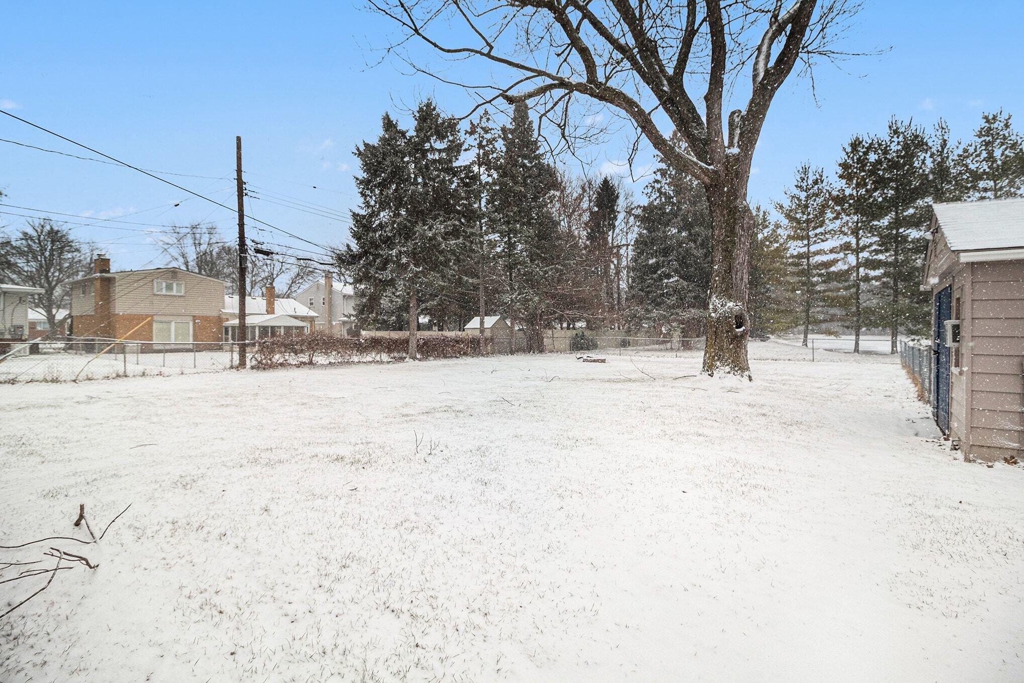 35425 Five Mile Road Livonia, MI 48154 - Photo 15 of 19 015_file_7451