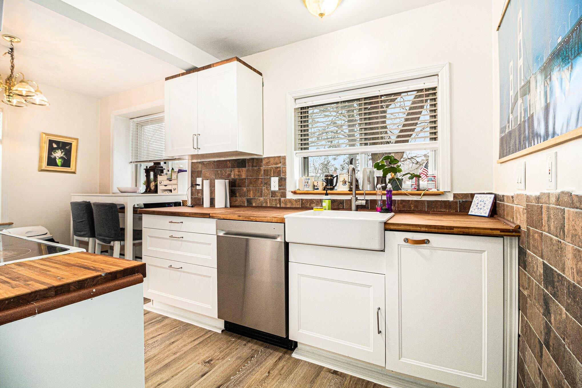 35425 Five Mile Road Livonia, MI 48154 - Photo 5 of 19 005_file_3948