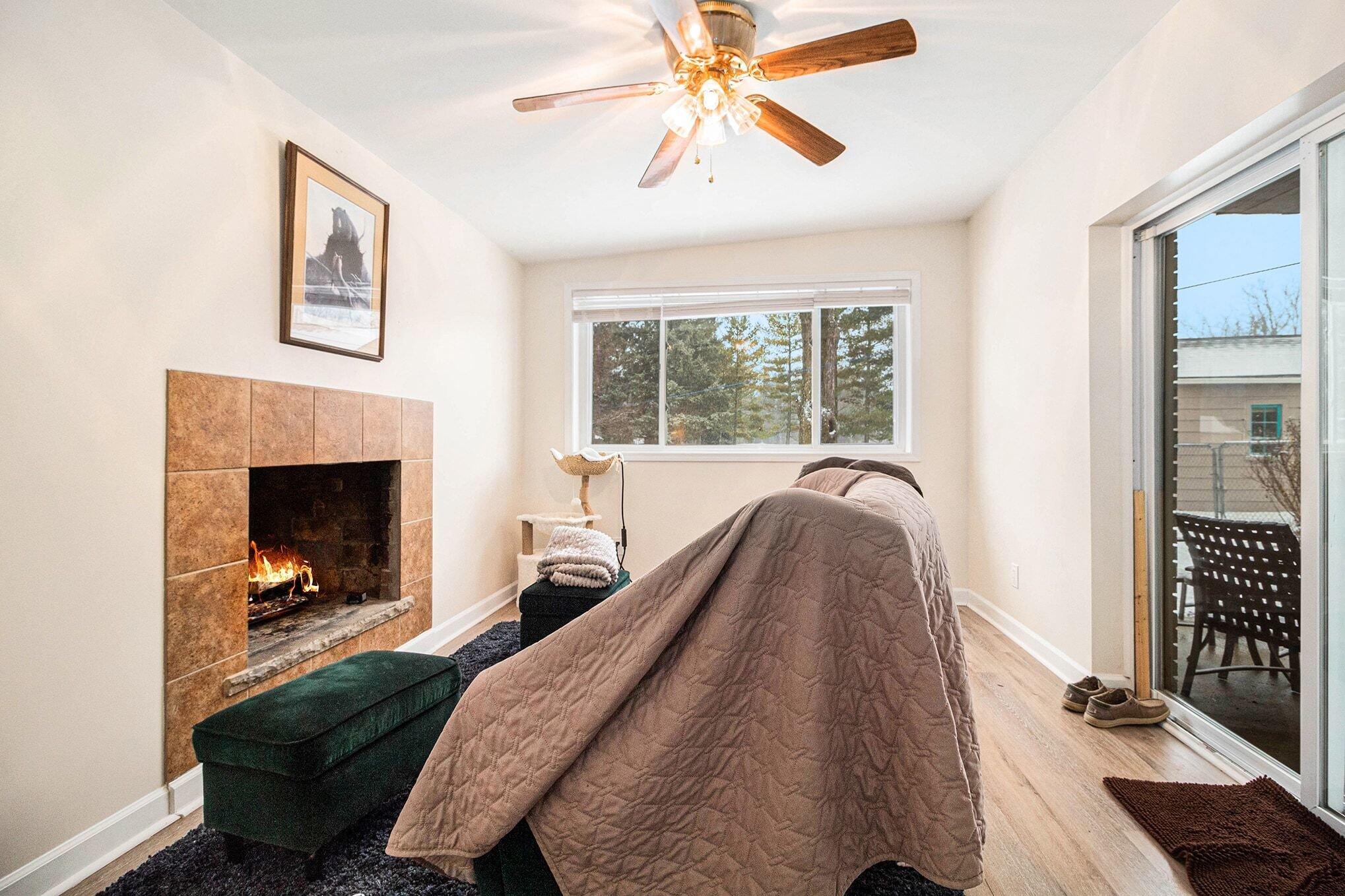 35425 Five Mile Road Livonia, MI 48154 - Photo 10 of 19 010_file_7240