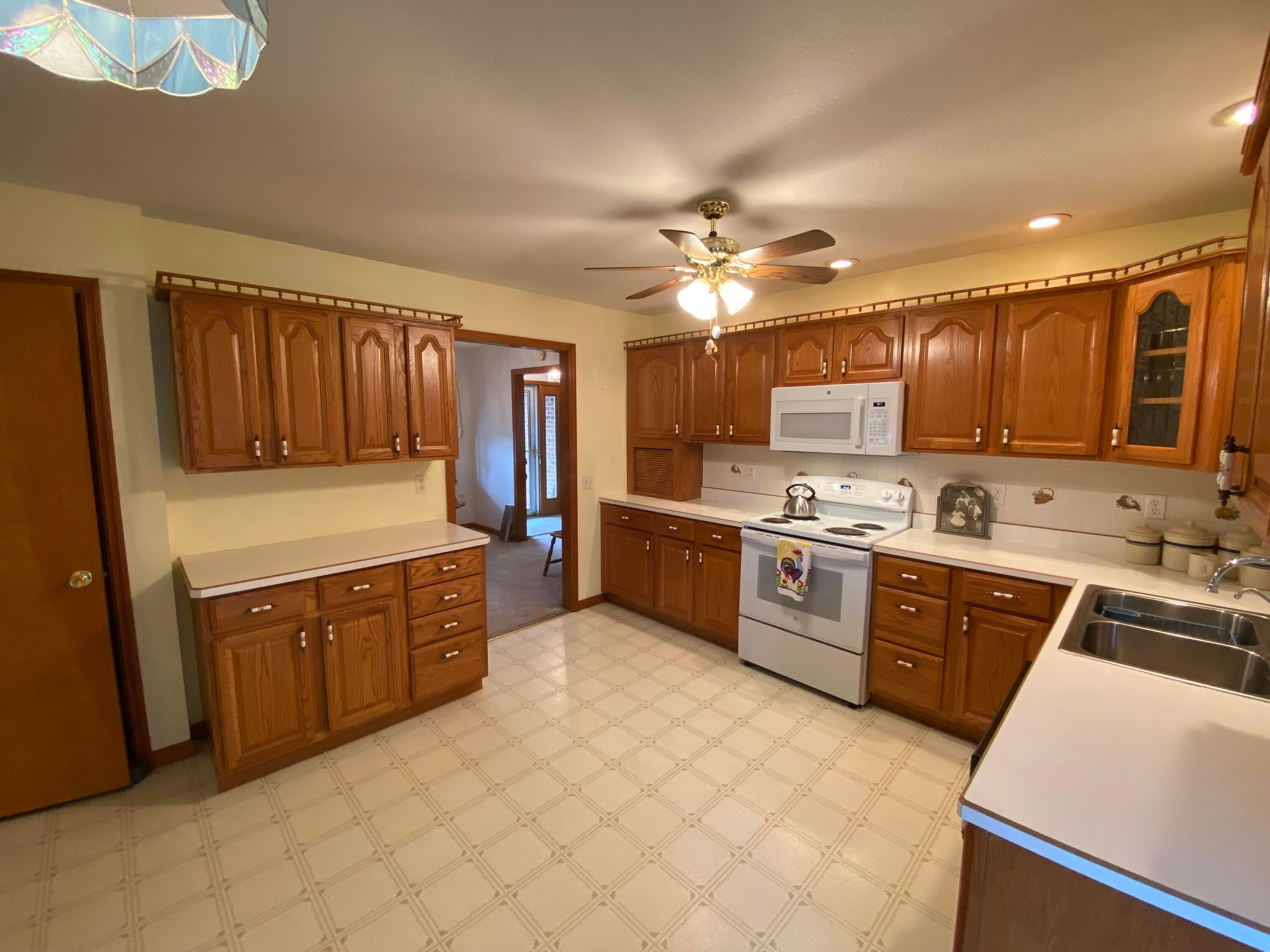 1675 Northridge Road Circleville, OH 43113 - Photo 19 of 49 Lots of Cabinets