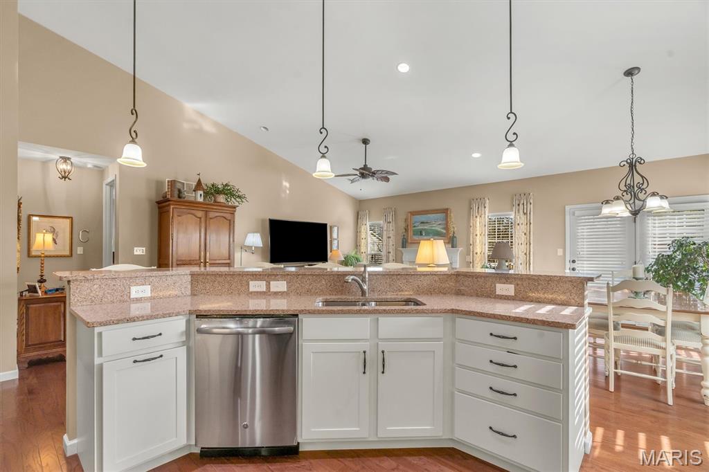 568 Trevi Lane Ballwin, MO 63011 - Photo 8 of 27