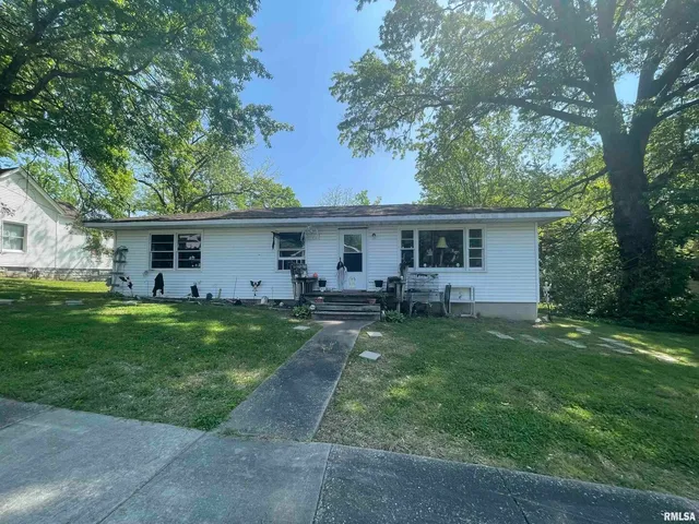 a view of a house with a backyard