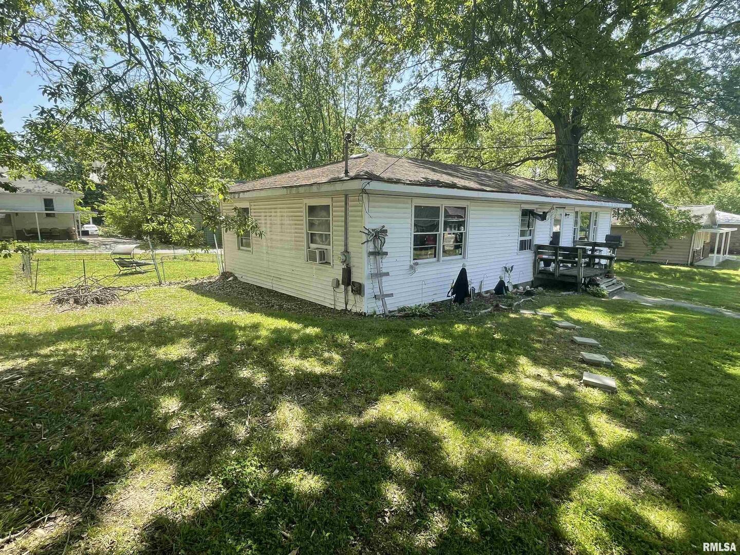 115 South Forest Avenue Carbondale, IL 62901 - Photo 9 of 9 a view of a house with a yard