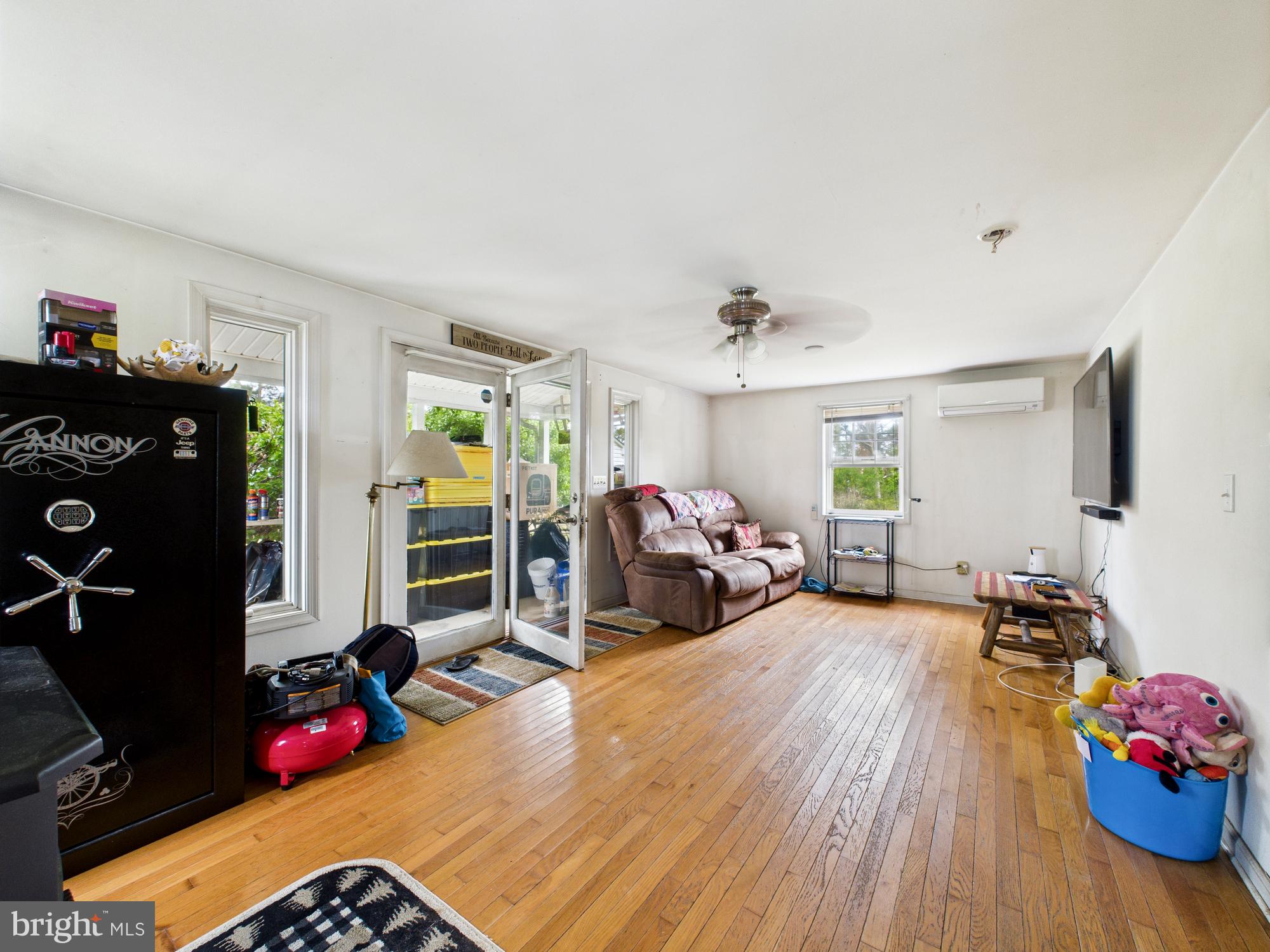 11161 Roland Parks Road Chance, MD 21821 - Photo 22 of 58 Living room