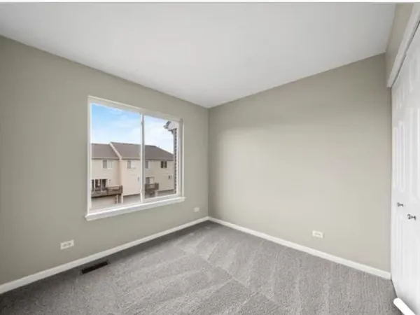 $1,999 | 512 Lincoln Station Drive, Unit 512, Oswego, IL 60543
