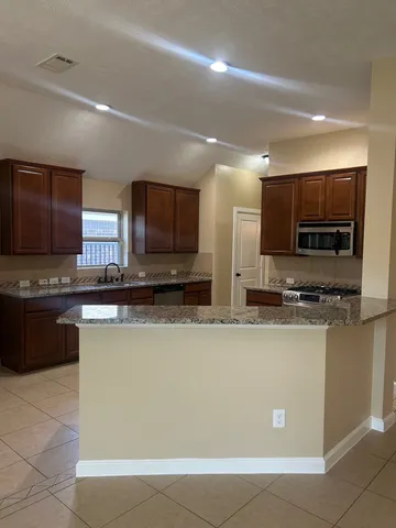 $2,450 | 17115 Williams Oak Drive, Cypress, TX 77433