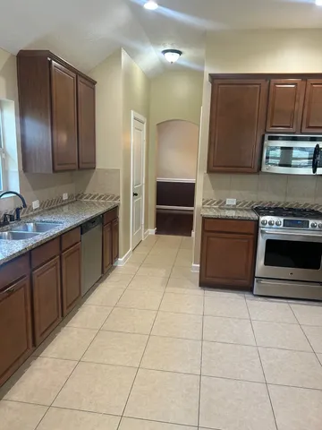 $2,450 | 17115 Williams Oak Drive, Cypress, TX 77433