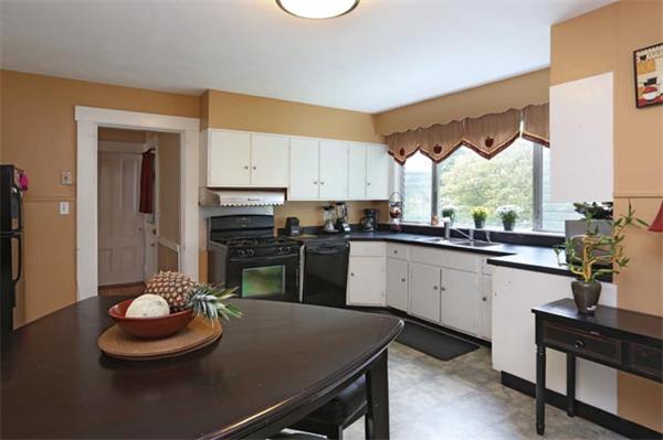 55 Hagen Road Newton, MA 02459 - Photo 4 of 5