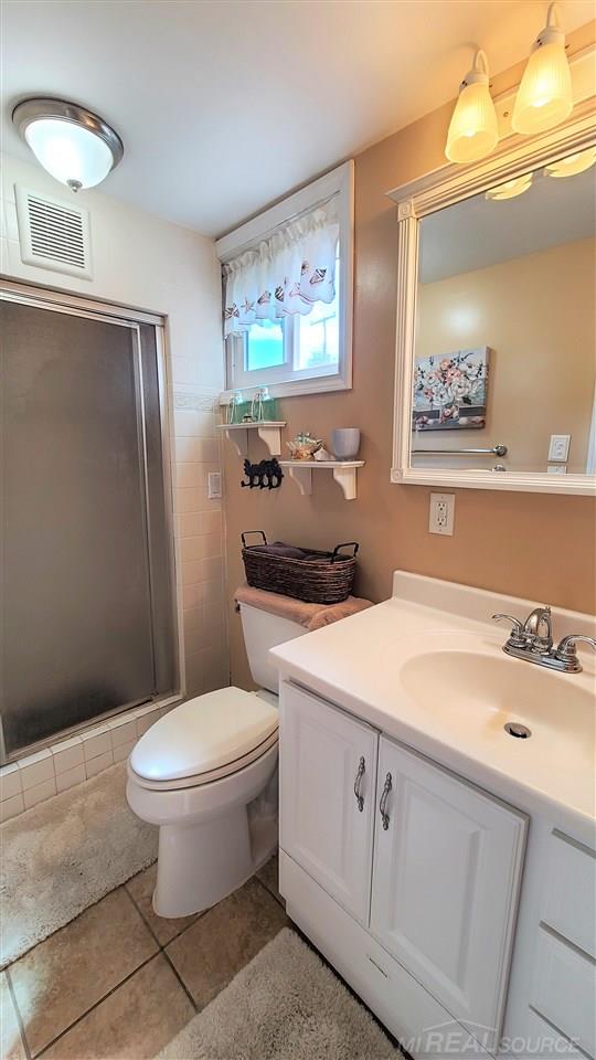 7476 Maplewood Road Lexington, MI 48450 - Photo 13 of 27 50046045-12.JPG