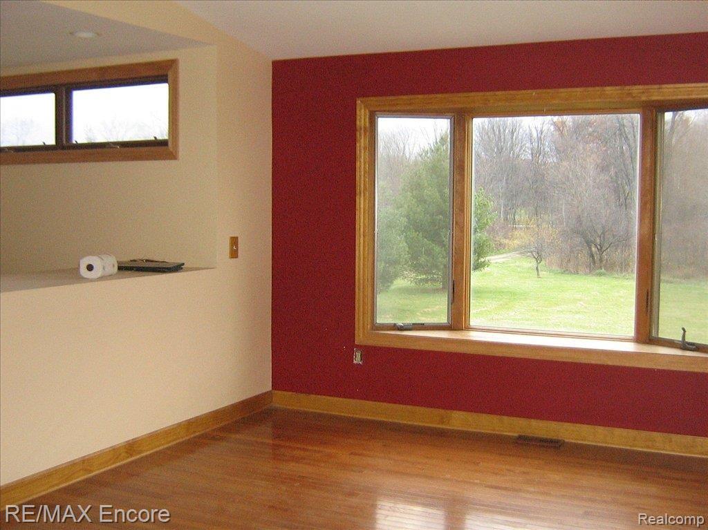 Great Room w Bay Window Views