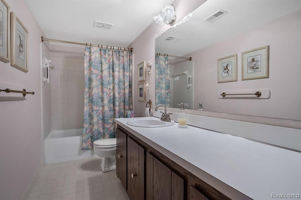 876 Dahlia Lane Rochester Hills, MI 48307 - Photo 29 of 44