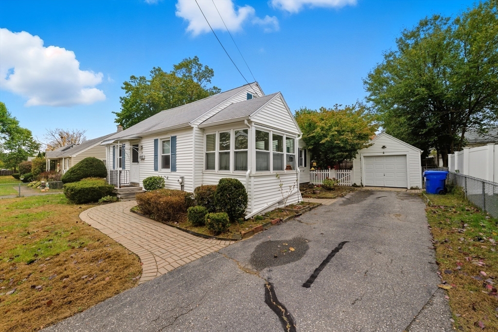 97 Lancaster Street Springfield, MA 01118 - Photo 4 of 42 Gallery Image 4