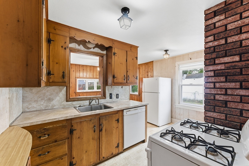 97 Lancaster Street Springfield, MA 01118 - Photo 8 of 42 Gallery Image 8