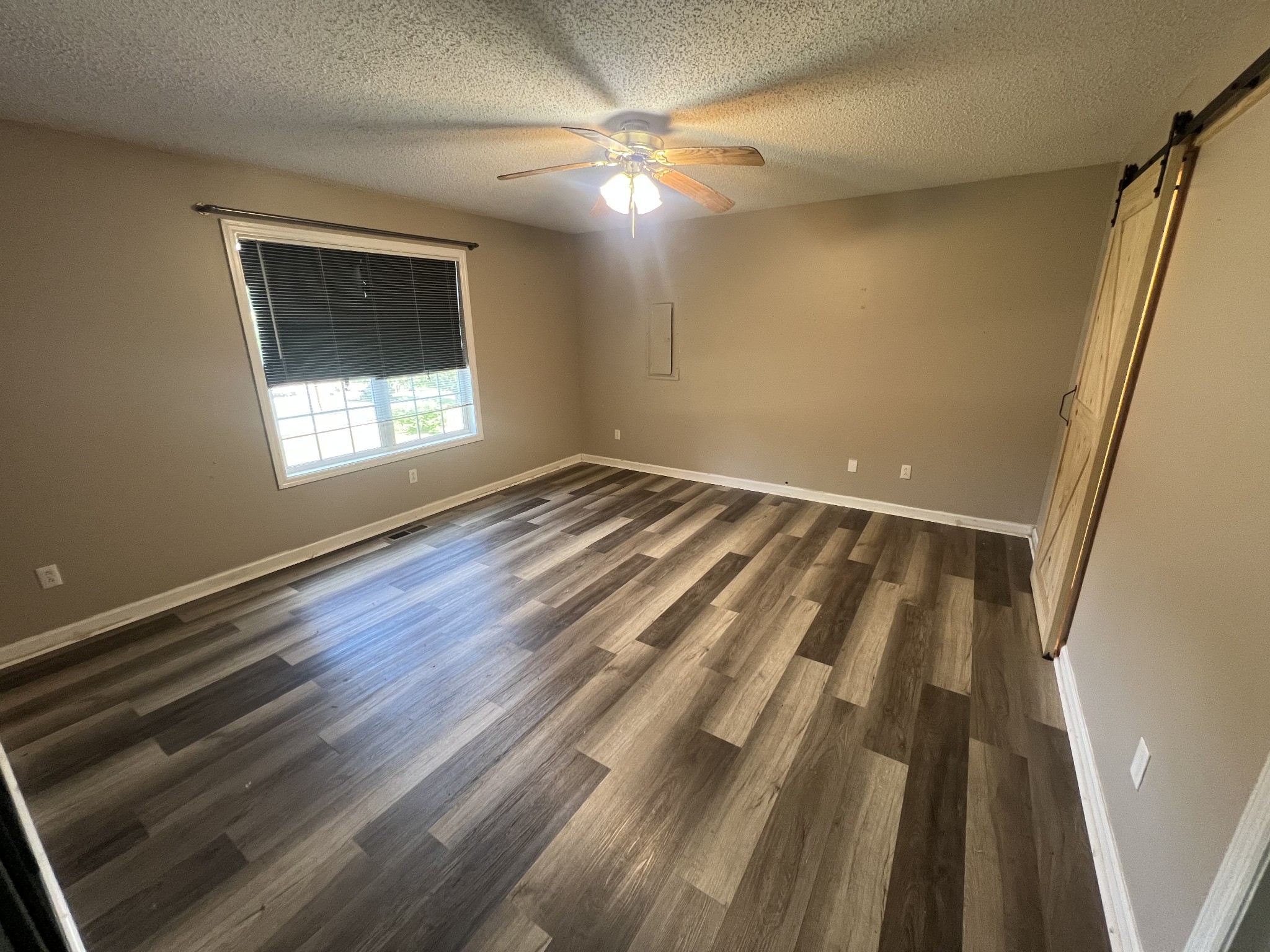 149 Hawthorne Street Pulaski, TN 38478 - Photo 13 of 33 a view of an empty room and window