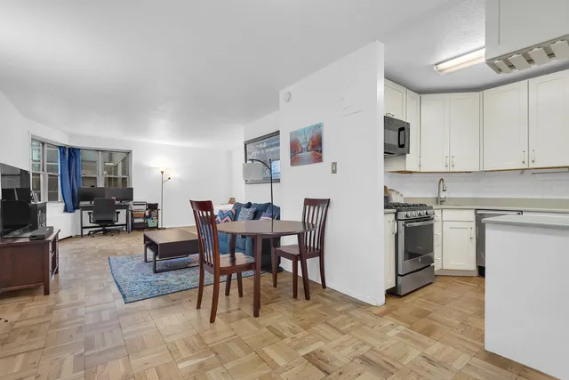 $725,000 | 300 East 40th Street, Unit 6L | Murray Hill