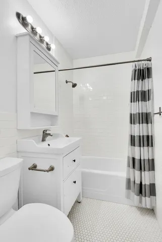 $725,000 | 300 East 40th Street, Unit 6L | Murray Hill