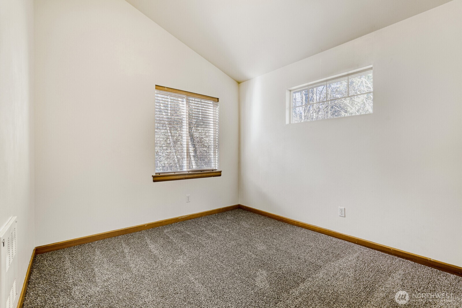 2480 Southwest Webster Street Seattle, WA 98106 - Photo 9 of 20