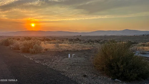 $136,000 | Nna Cottonwood Road, Unit LOT B (1407), Yakima, WA 98908