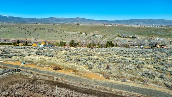 $136,000 | Nna Cottonwood Road, Unit LOT B (1407), Yakima, WA 98908