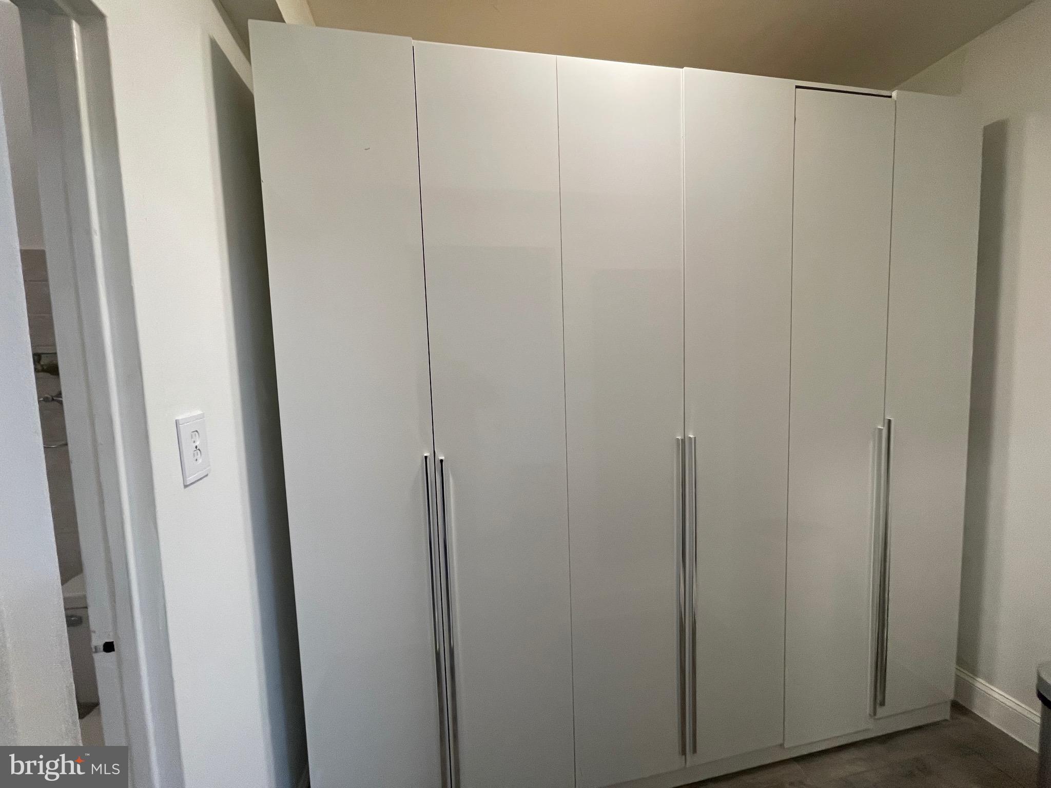 1 Scott Circle Northwest, Unit 118 Washington, DC 20036 - Photo 19 of 35 a view of a hallway