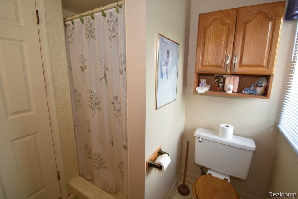 2284 West Avon Road Rochester Hills, MI 48309 - Photo 44 of 53