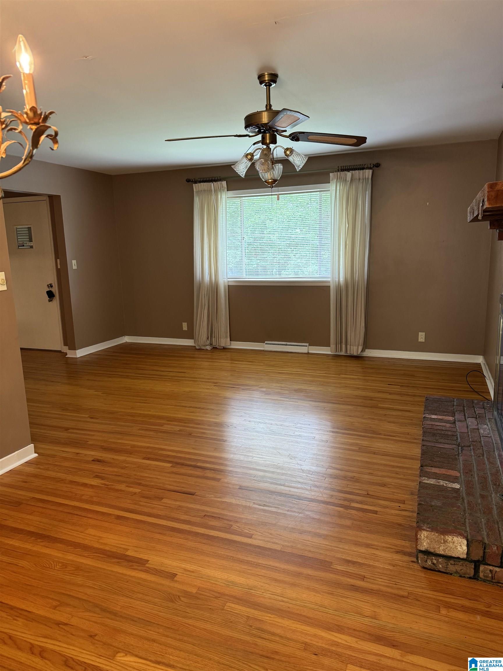907 Barnisdale Road Birmingham, AL 35235 - Photo 3 of 19