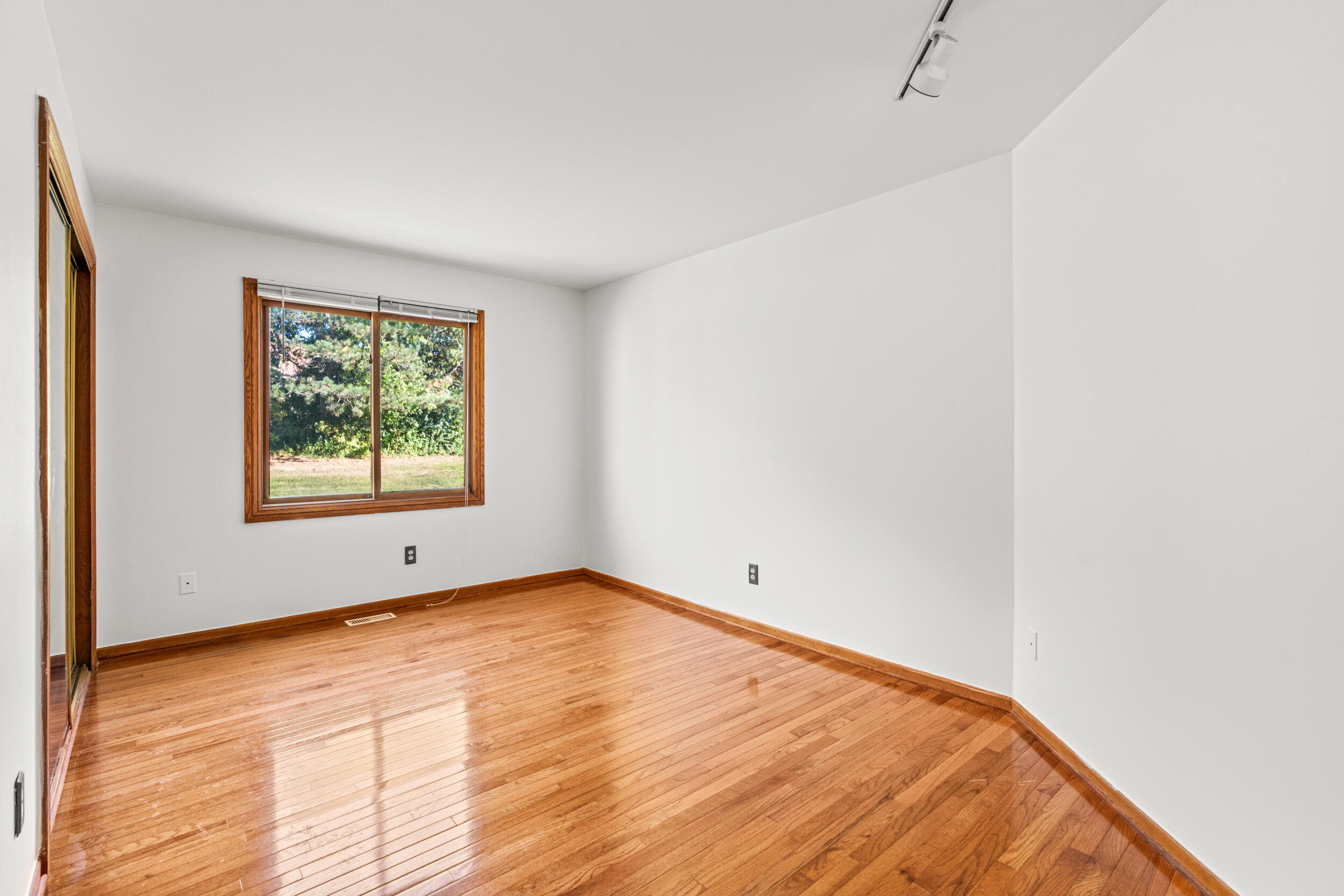 2415 Rochelle Park Drive Rochester Hills, MI 48309 - Photo 12 of 28 BEDROOM