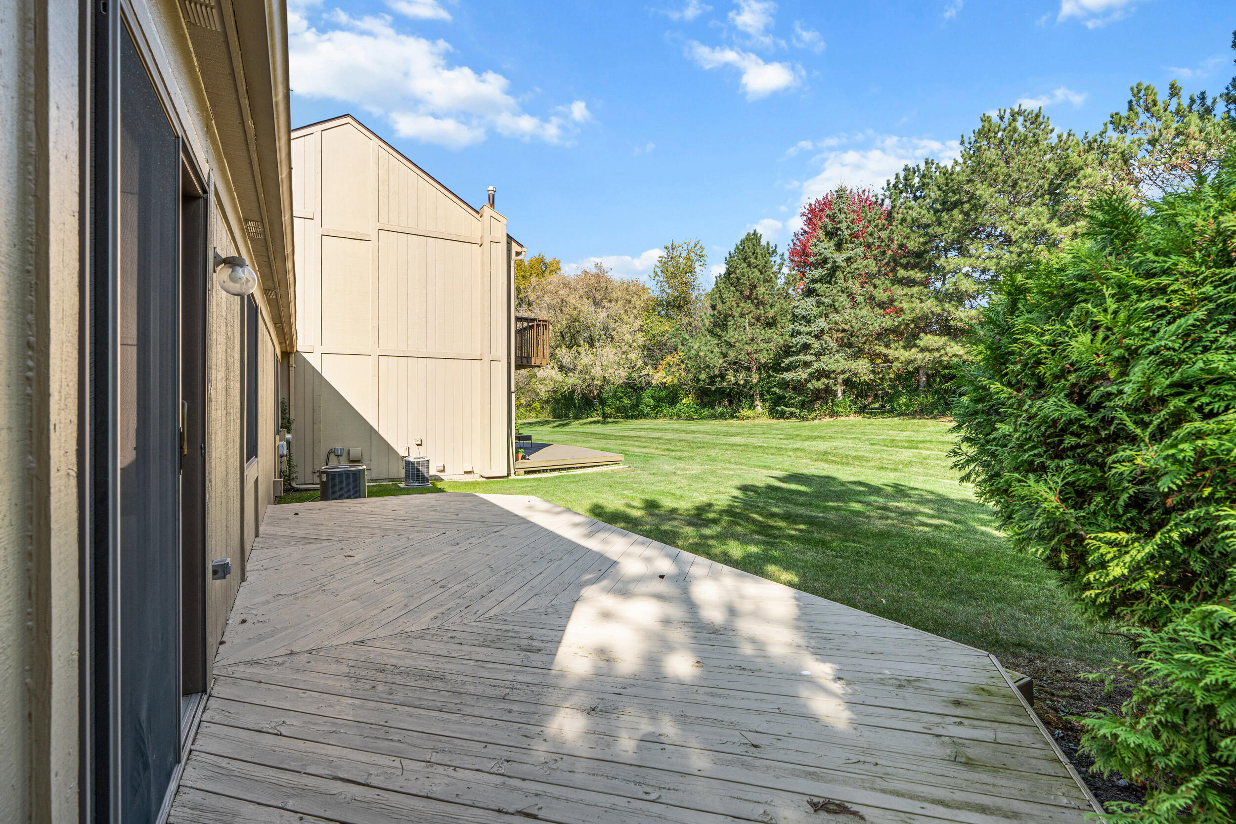 2415 Rochelle Park Drive Rochester Hills, MI 48309 - Photo 23 of 28 DECK