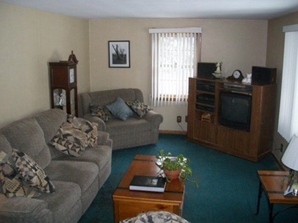 179 Bridle Path Road Springfield, MA 01118 - Photo 2 of 21