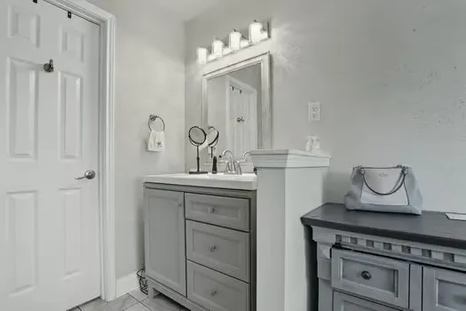 $90,000 | 18617 Egret Bay Boulevard, Unit 702, Webster, TX 77058