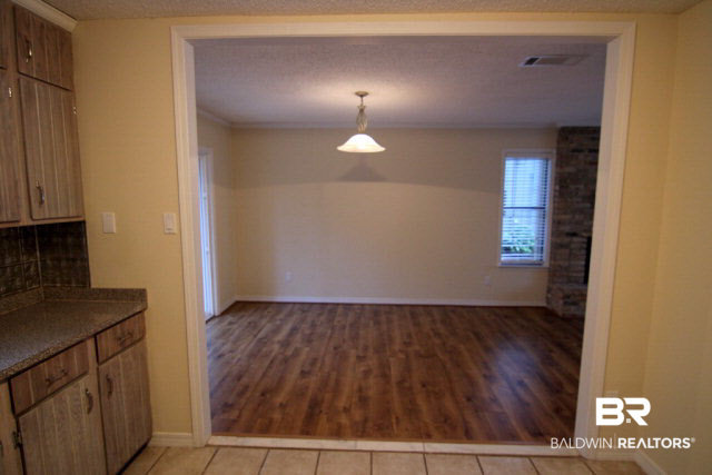 113 Leigh Circle Daphne, AL 36526 - Photo 10 of 14 Kitchen/ Dining