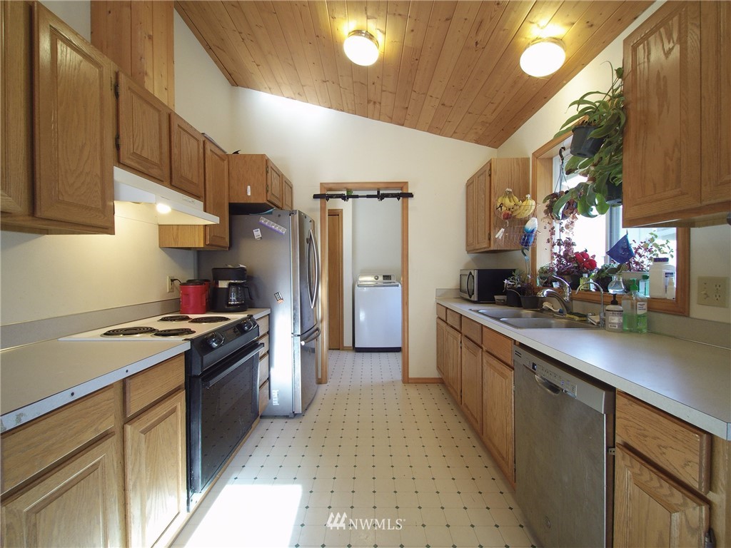 196 Gandalf Road Port Angeles, WA 98363 - Photo 8 of 25 Gallery Image 8