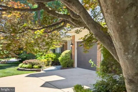 $925,000 | 7801 Huntsman Boulevard, Springfield, VA 22153
