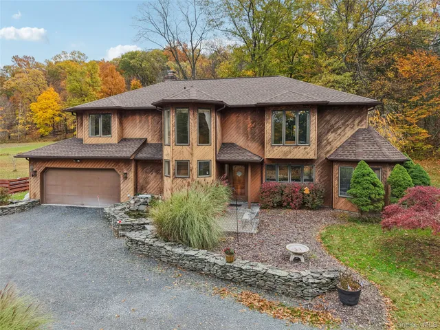 a view of a yard in front of a house