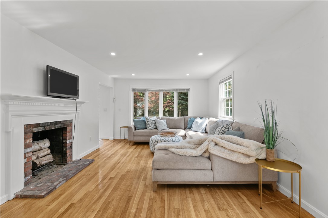 12 Granada Terrace Middletown, RI 02842 - Photo 4 of 26