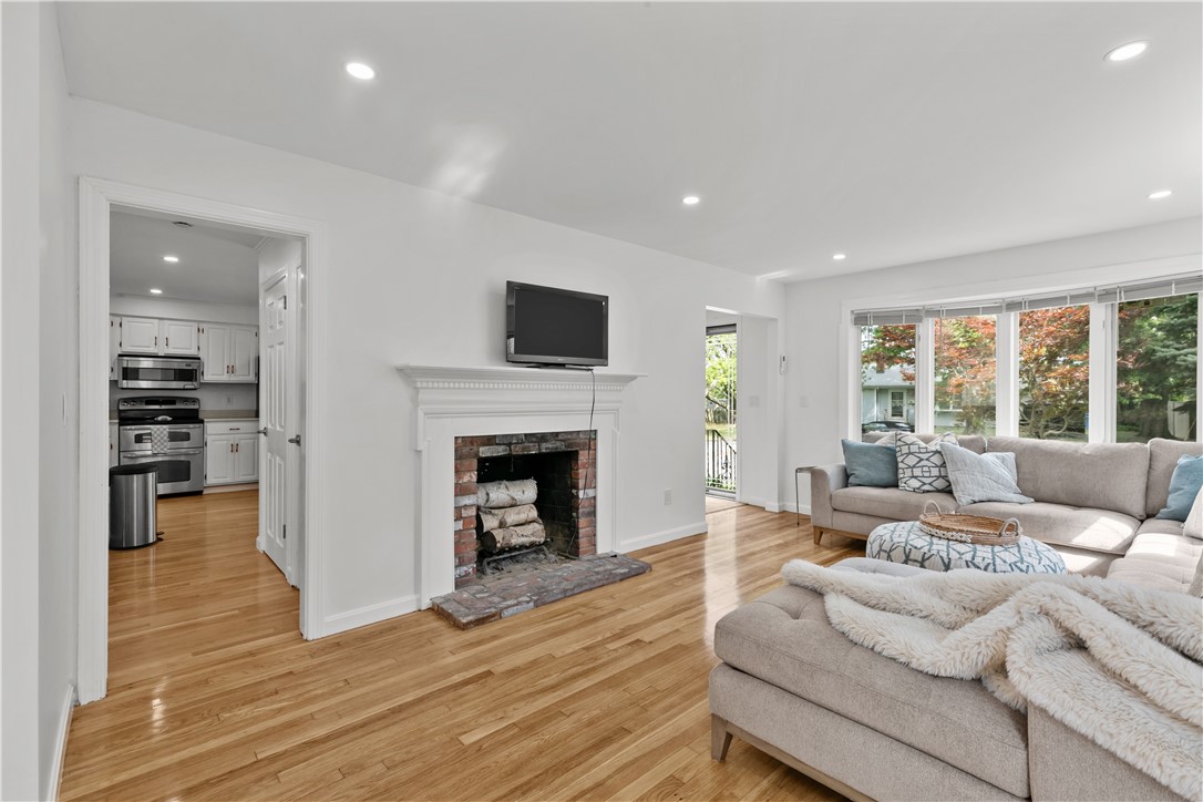 12 Granada Terrace Middletown, RI 02842 - Photo 5 of 26