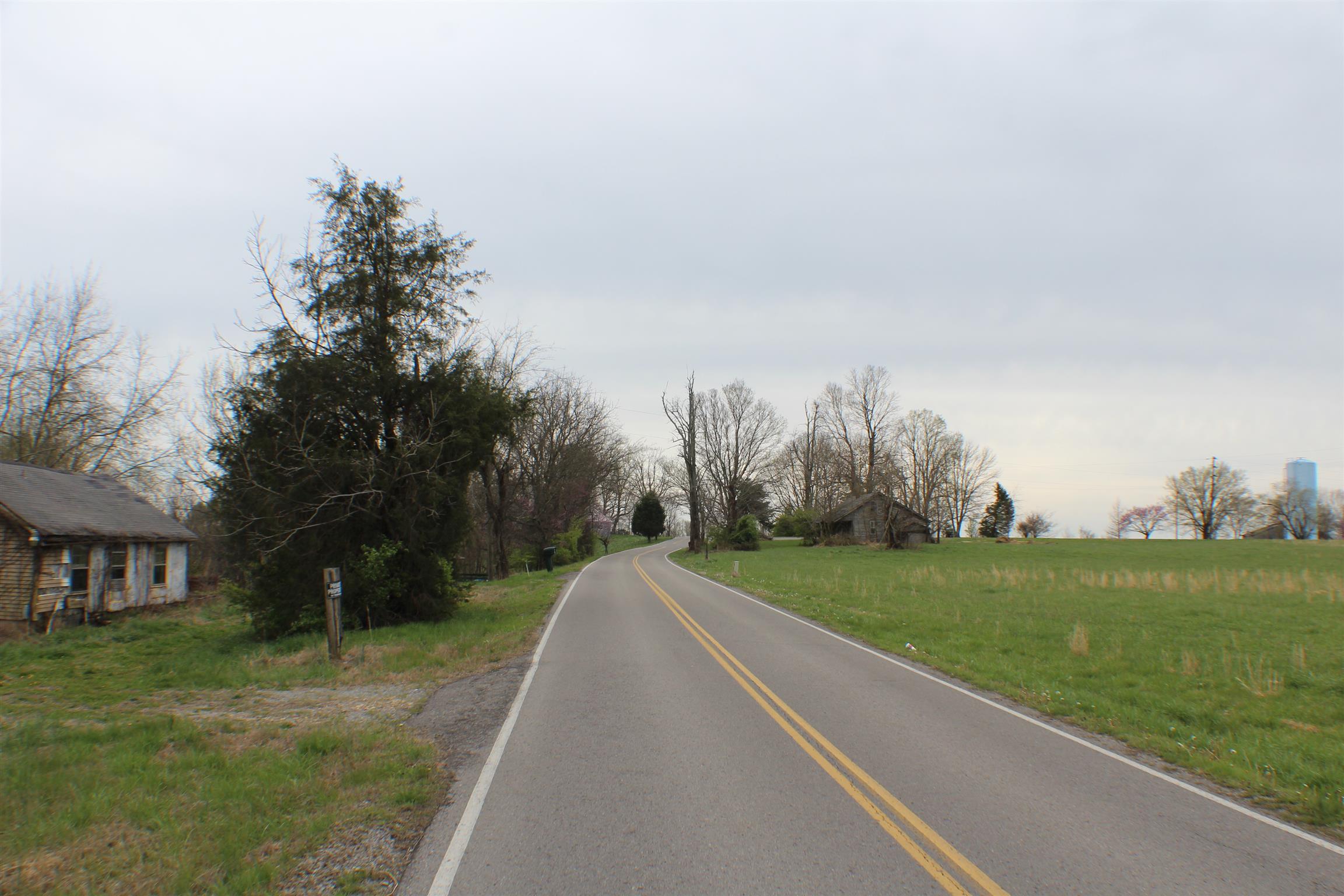 720 Mt Vernon Road Bethpage, TN 37022 - Photo 4 of 18 Toward Hwy 31E