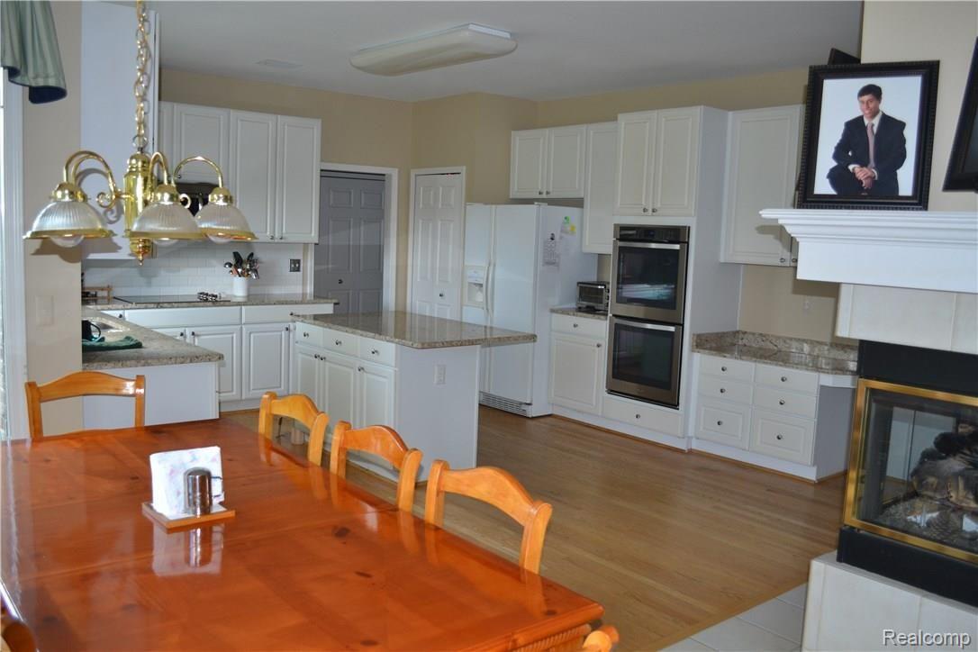 3330 Rosemont Court Rochester, MI 48306 - Photo 25 of 60 rosemont kitchen 6.JPG