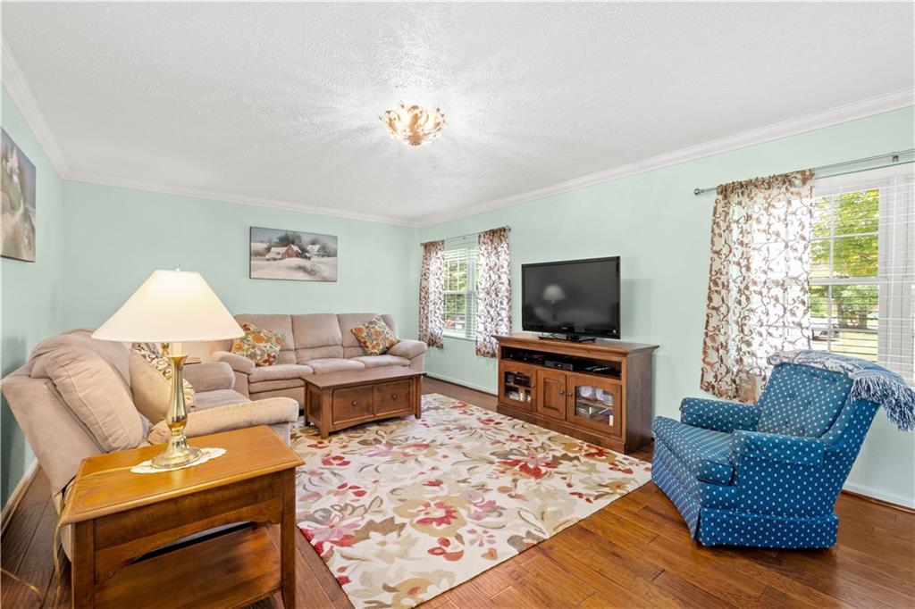 136 Johnston Road Canonsburg, PA 15317 - Photo 3 of 25 Gallery Image 3